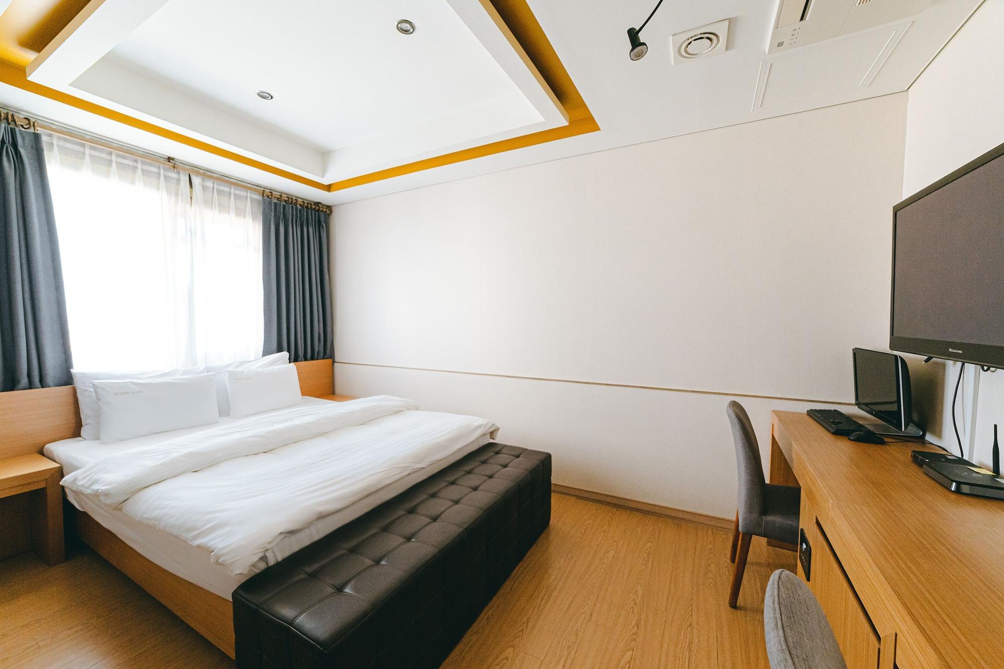 Gallery Tourist Hotel Тхонъён Экстерьер фото
