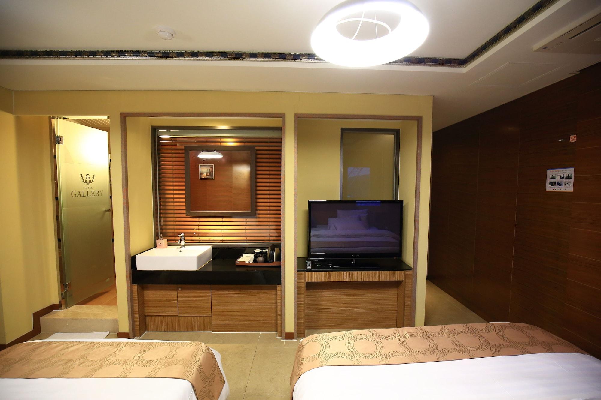 Gallery Tourist Hotel Тхонъён Экстерьер фото