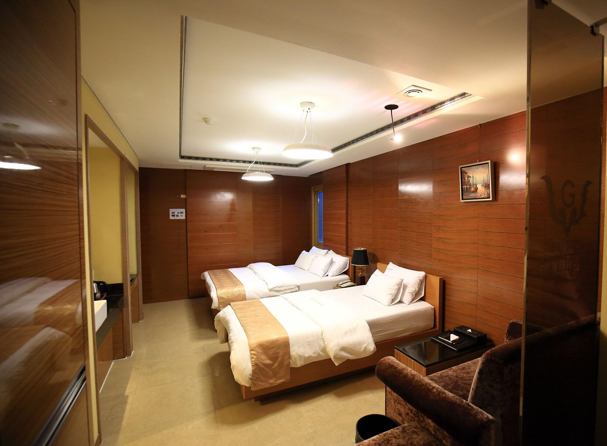 Gallery Tourist Hotel Тхонъён Экстерьер фото