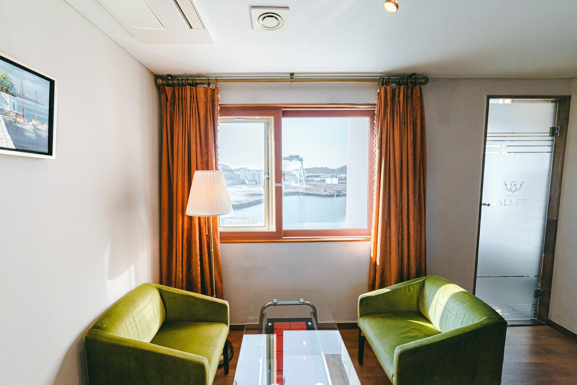 Gallery Tourist Hotel Тхонъён Экстерьер фото