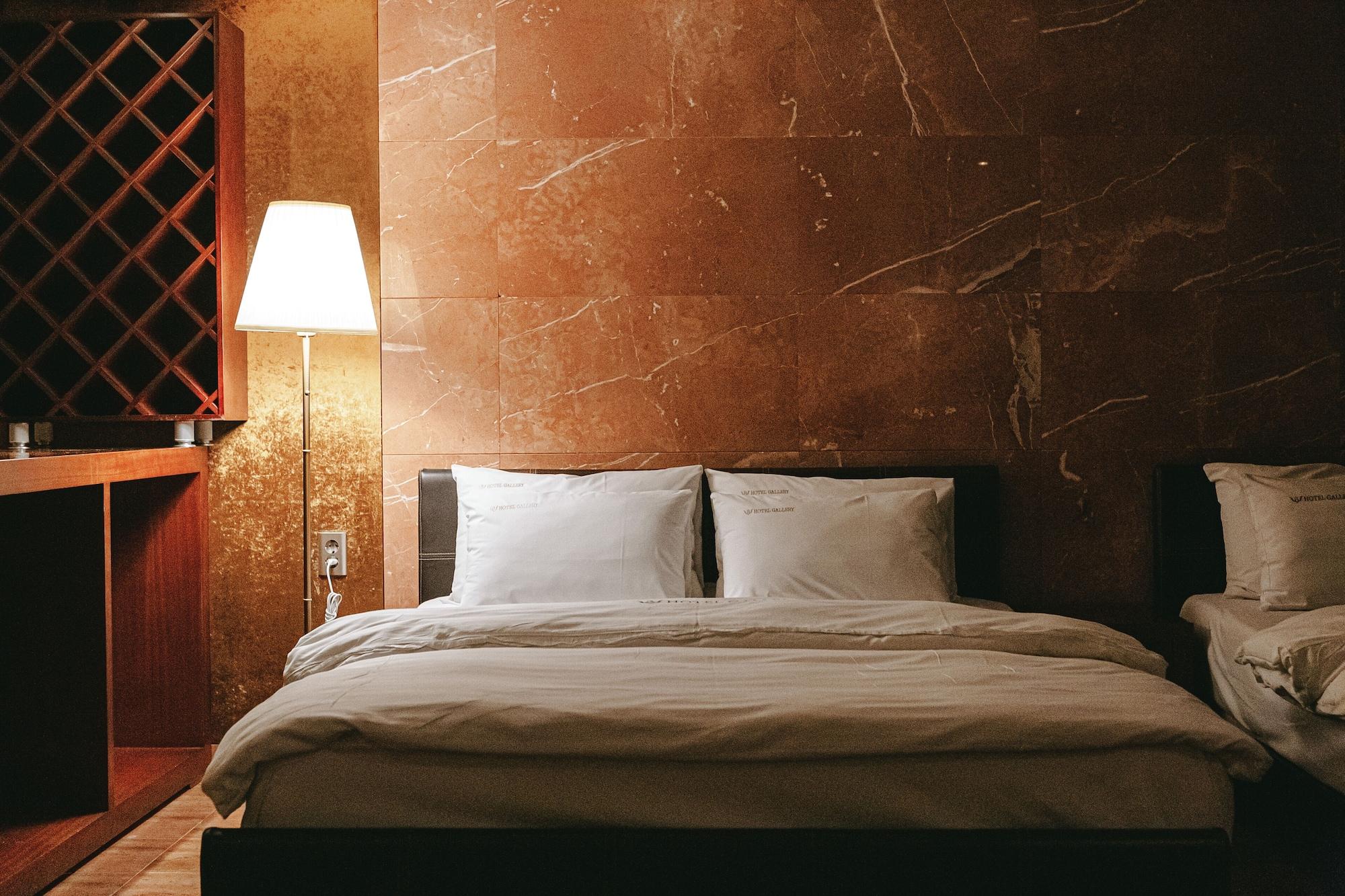 Gallery Tourist Hotel Тхонъён Экстерьер фото