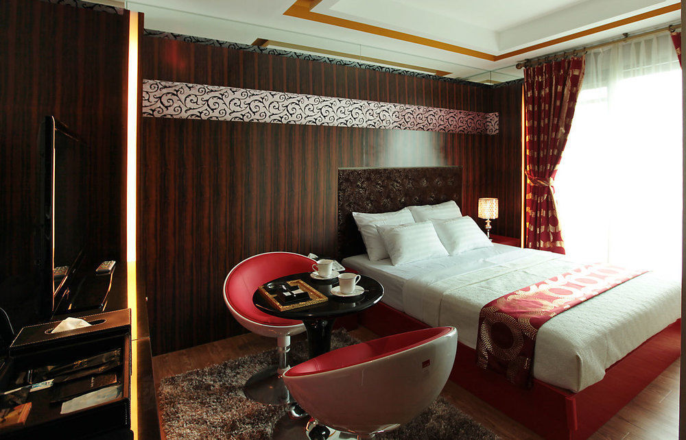 Gallery Tourist Hotel Тхонъён Экстерьер фото