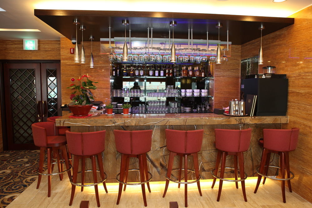 Gallery Tourist Hotel Тхонъён Экстерьер фото