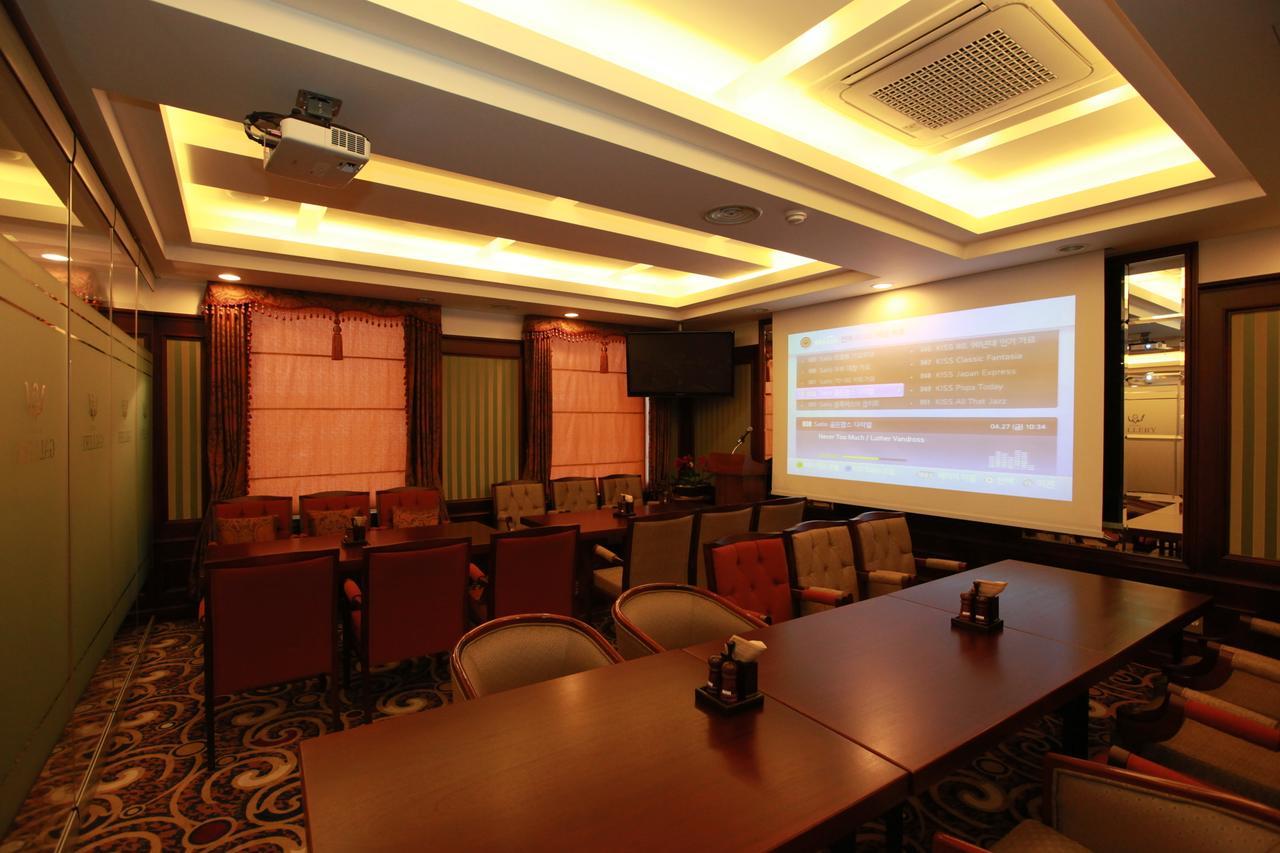 Gallery Tourist Hotel Тхонъён Экстерьер фото