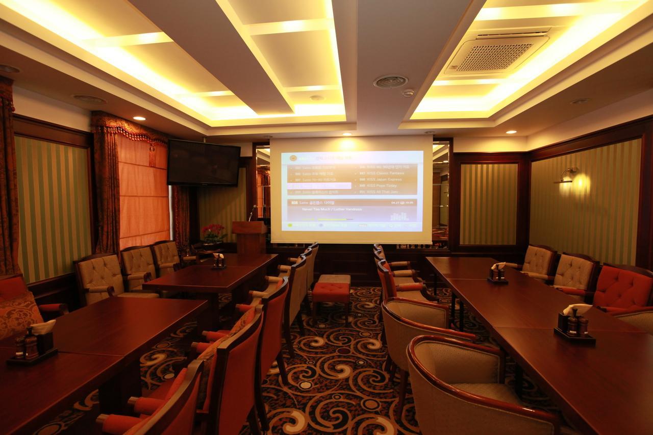 Gallery Tourist Hotel Тхонъён Экстерьер фото