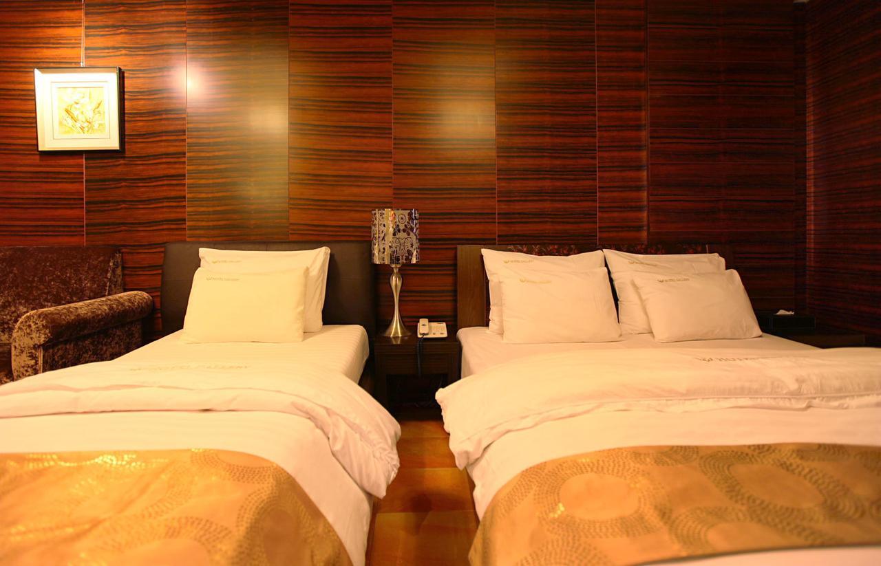 Gallery Tourist Hotel Тхонъён Экстерьер фото