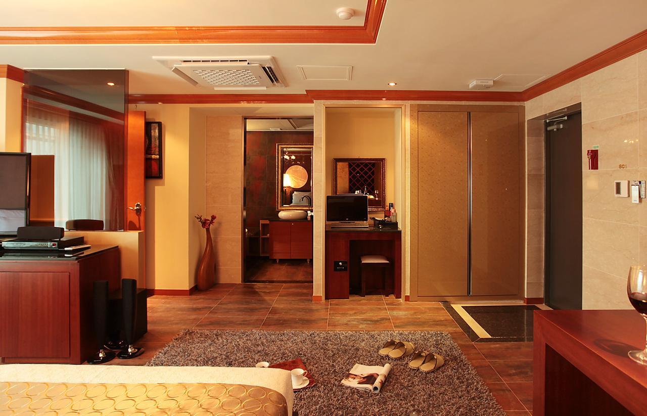 Gallery Tourist Hotel Тхонъён Экстерьер фото