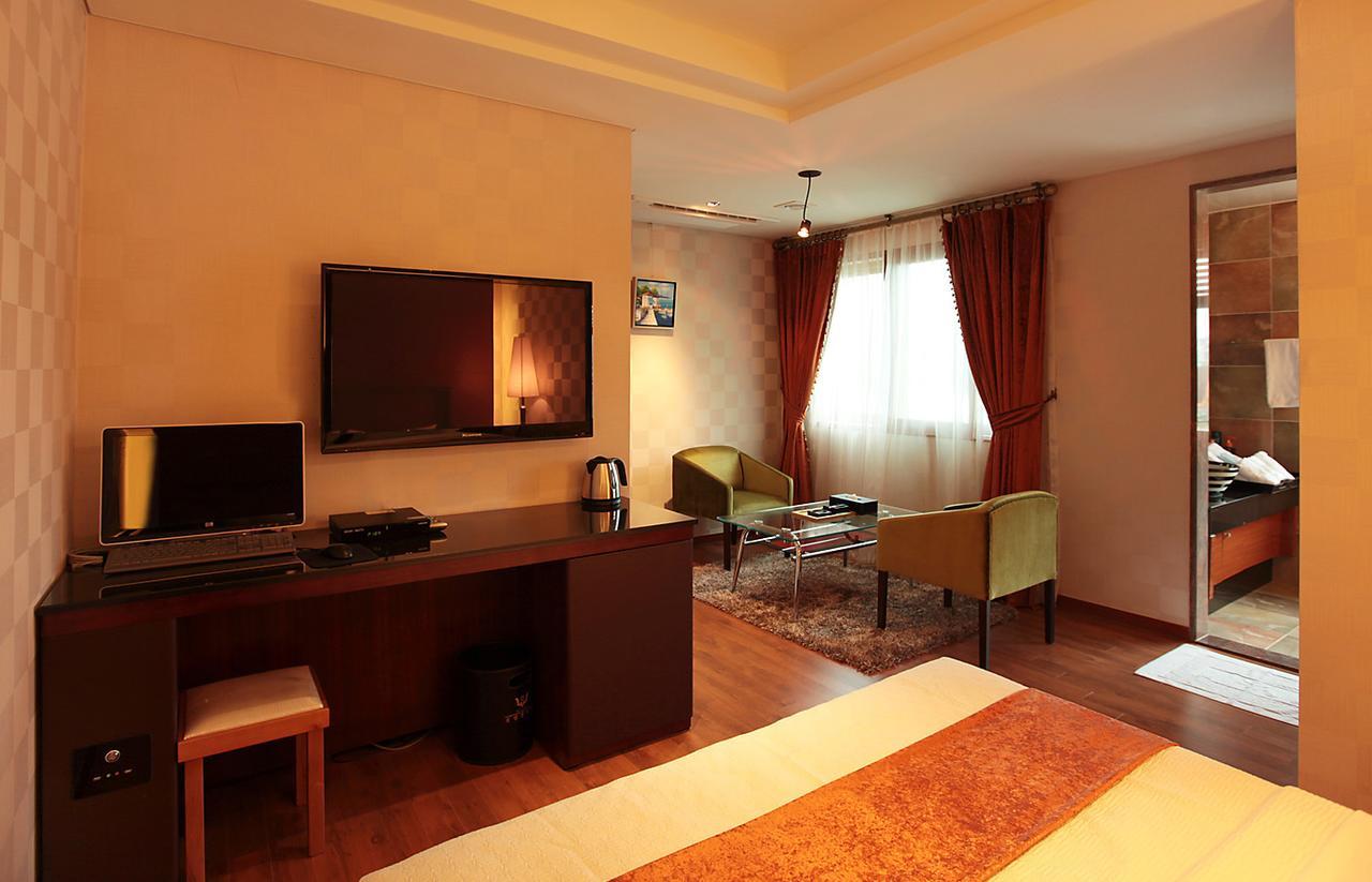 Gallery Tourist Hotel Тхонъён Номер фото