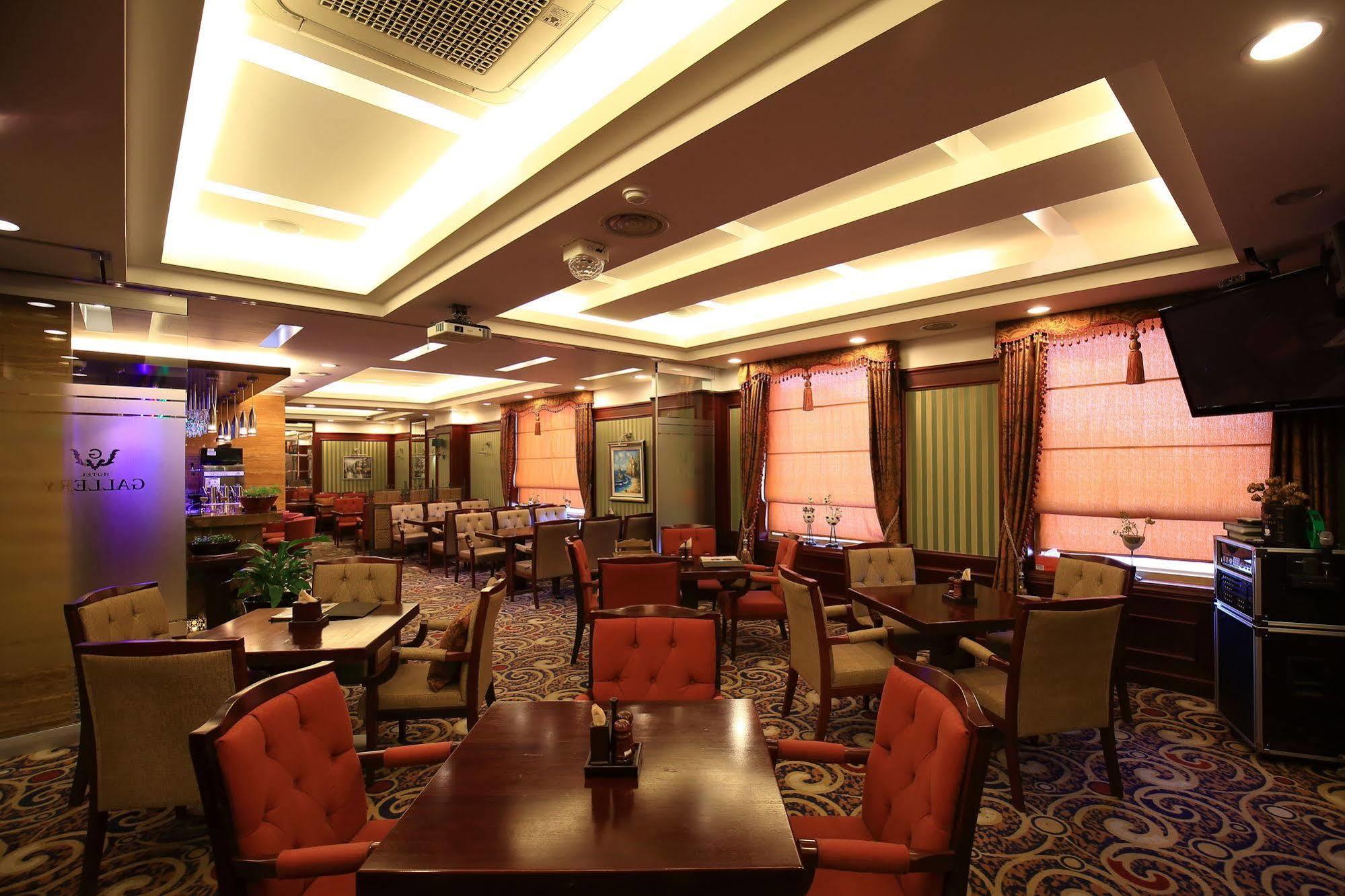 Gallery Tourist Hotel Тхонъён Экстерьер фото